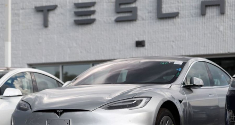 Tesla tërheq nga tregu rreth 239.000 automjete, ja për çfarë problemi dyshohen