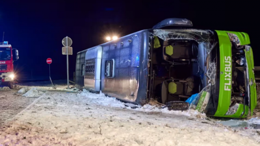 Aksident tragjik me autobus, të paktën dy të vdekur në Gjermani