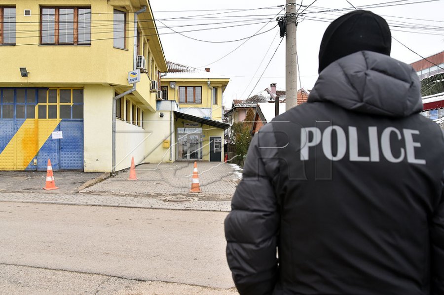 Policia e Kosovës hyn në institucione serbe në Graçanicë