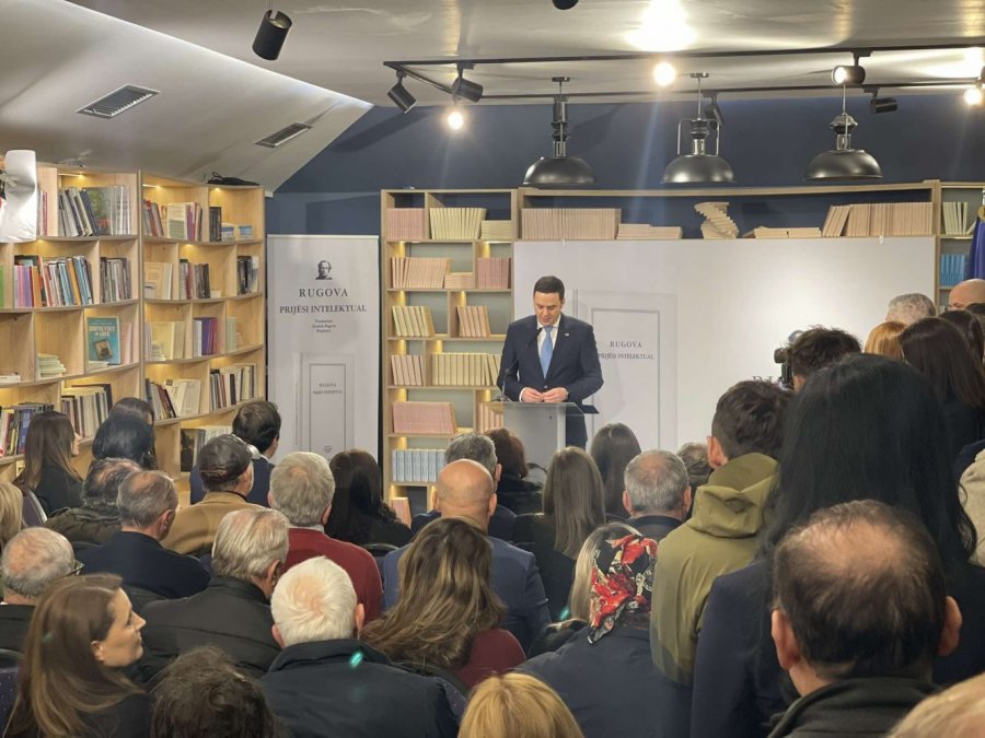 Promovohet libri “Rugova prijësi intelektual”, vlerëson trashëgiminë e presidentit historik
