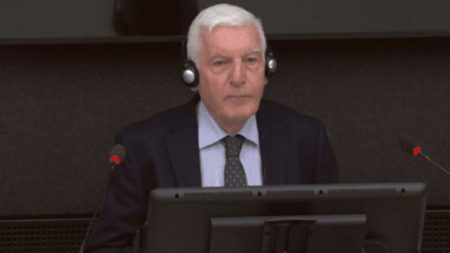 Clarke përshkruan viktimat që ZPS-ja ia prezantoi në fotografi, për disa thotë se vdiqën nga plumbi e disa u goditën me mjete të forta
