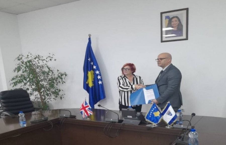 Policia e Kosovës pranon donacion nga Ambasada Britanike