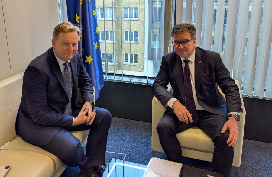 Lajçaku takohet me pasardhësin e tij për dialogun Kosovë-Serbi, Peter Sorensen