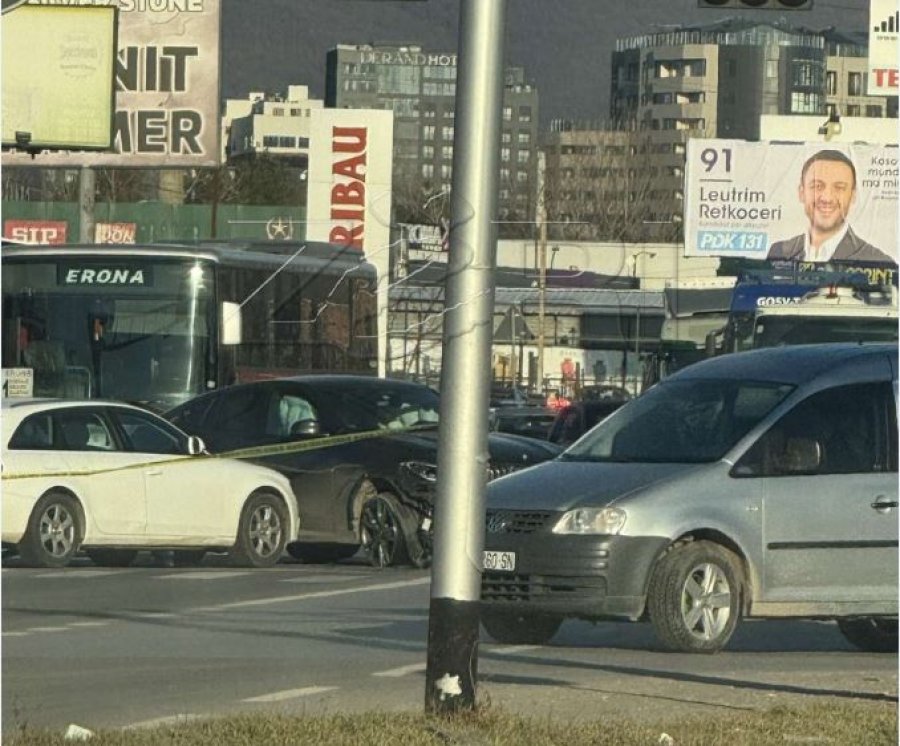 Aksident mes katër veturave dhe një autobusi përgjatë rrugës Prishtinë-Fushë-Kosovë, shtatë të lënduar