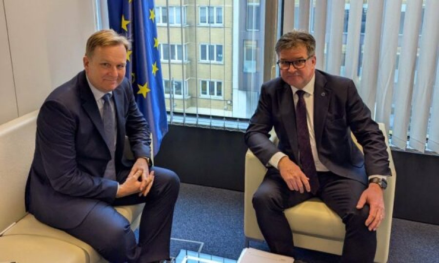 Lajçaku dorëzon zyrtarisht detyrën tek Sorensen: Kosova dhe Serbia mund të krenohen për arritjen e Marrëveshjes së Ohrit