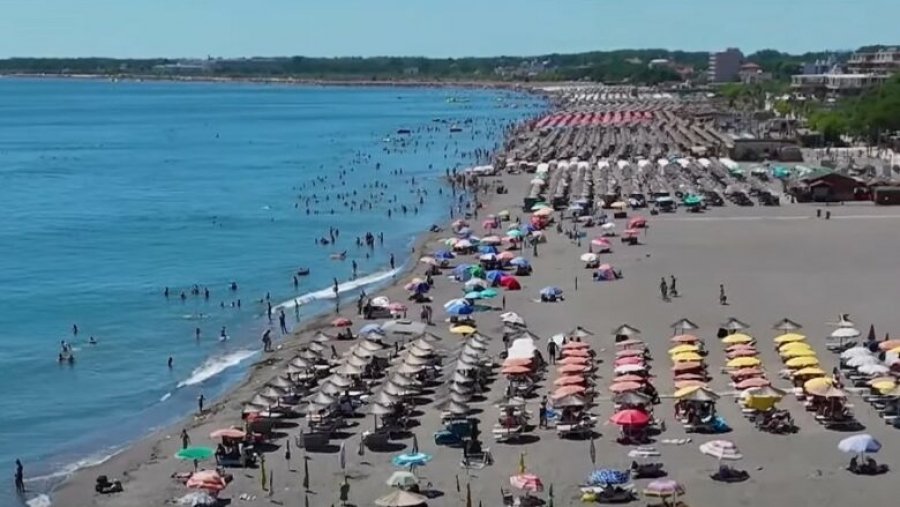 Pushues të shumtë zgjedhin plazhin e Velipojës në fundjavën e fundit të gushtit