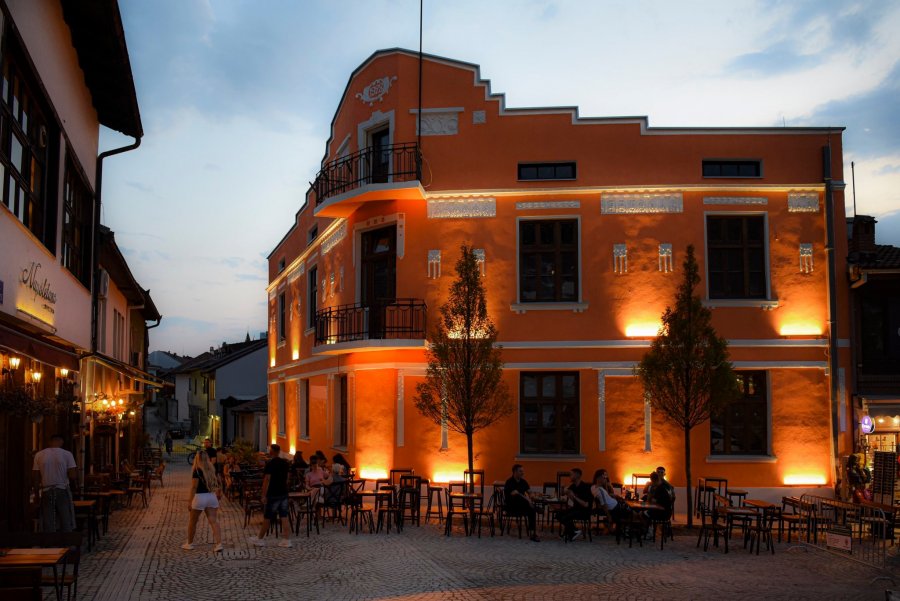 Çeku: Rrugës “Marin Barleti” në Prizren po i rikthehet karakteri historik