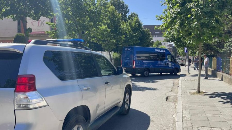 Arrijnë në Gjykatë pesë policët, të akuzuar në rastin 27-vjeçarit në Lipjan