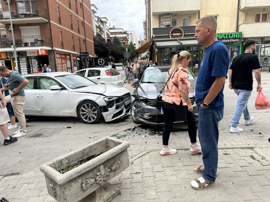 Aksident trafiku mes dy veturave në rrugën ”Muharrem Fejza”, një i lënduar