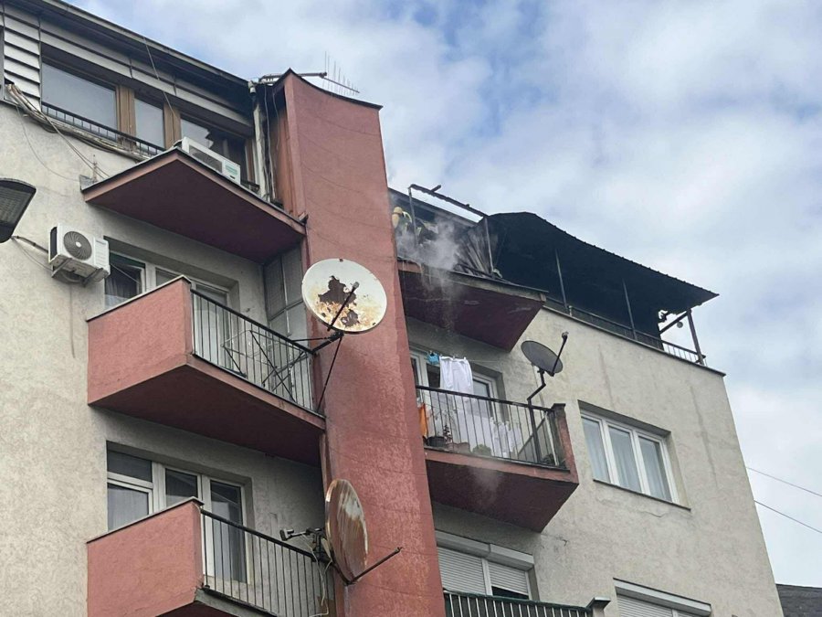 Zjarr në një banesë në “Rrugën UÇK” në Prishtinë, ndërhyjnë zjarrfikësit