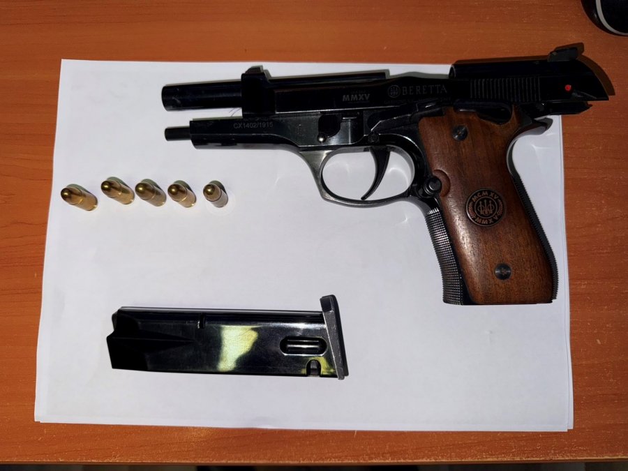 Policia në Vushtrri konfiskon një armë zjarri