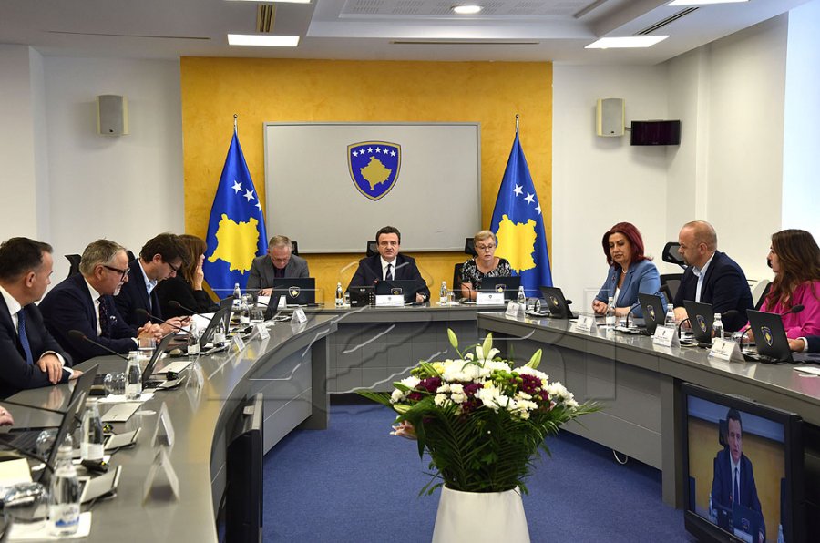Mblidhet Qeveria në detyrë