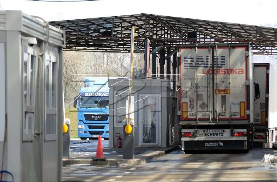 Ndërpritet qarkullimi i kamionëve në pikat kufitare me Serbinë, nga nesër
