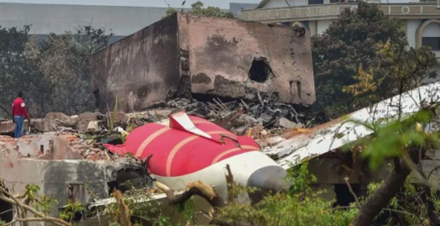 Zbulimi tronditës për aksidentin tragjik të Air India, një nga pilotët çaktivizoi çelësat e kontrollit të karburantit