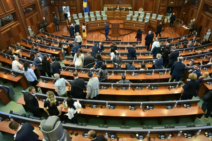 Kush po e lexon drejt Kushtetutën? – Partitë me intepretime të kundërta për aktgjykimin