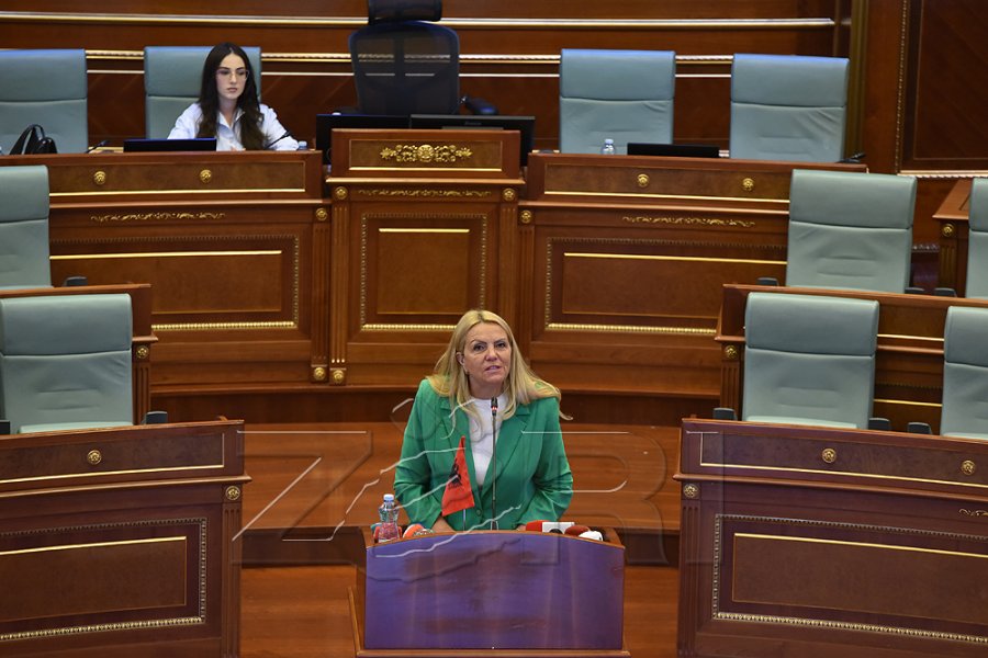 Kadrijaj ironizon me Kurtin: AAK-ja e ka kandidatin, por paska shkuar për pushime në Greqi