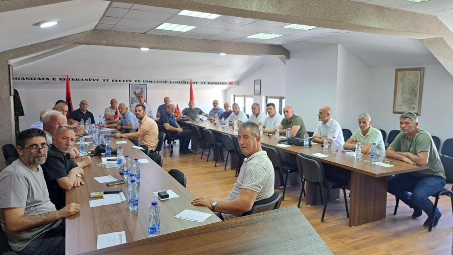 OVL-UÇK për ngërçin në Kuvend: Nuk do të qëndrojmë duarkryq