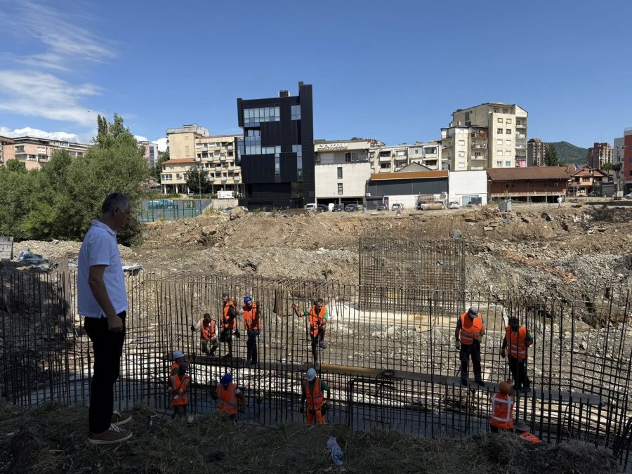 Në Mitrovicë vazhdon puna në ndërtimin e urës