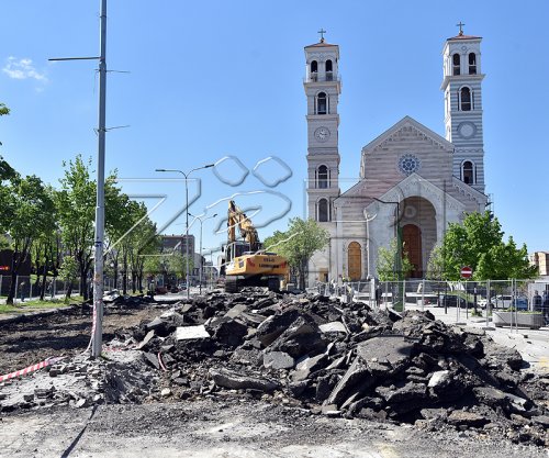 Kaos dhe rrezik për qytetarët gjatë punimeve në sheshin “Xhorxh Bush”