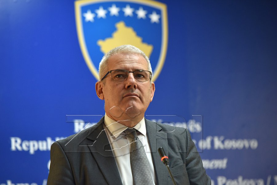 “Do të përballet me ligjin”, Sveçla flet për rastin e arrestimit të ndihmësit të Petkoviqit