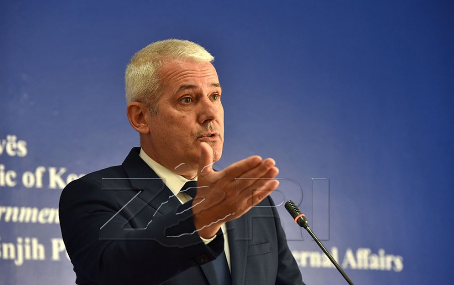 Sveçla dënohet me një vit burgim me kusht për hedhjen e gazit lotsjellës në Kuvend
