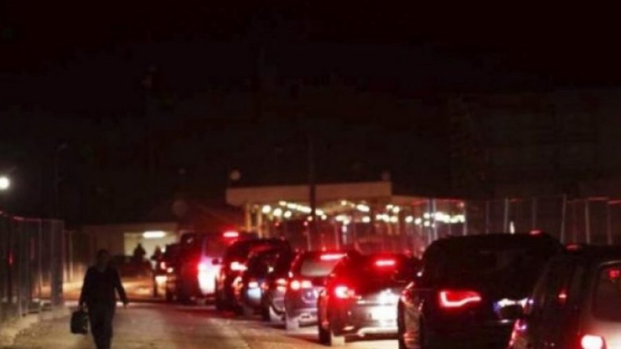 Fluks në dalje të Kosovës, pritje mbi një orë 