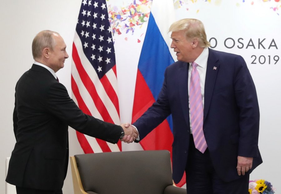 Kremlini nuk e përjashton mundësinë e takimit Putin - Trump në Kinë