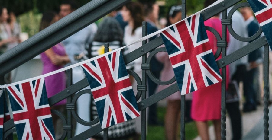Britania sanksionon dhjetëra persona, përfshirë një shqiptar