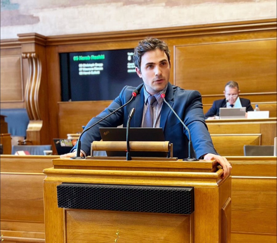 Deputeti shqiptar në Zvicër: Osmani e Kurti urgjentisht të largohen, po e bëjnë Kosovën “të kuqe”