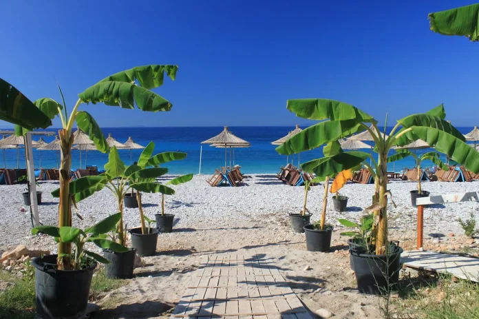 “New York Times” përzgjedh Dhërmiun ndër destinacionet më të mira turistike globale