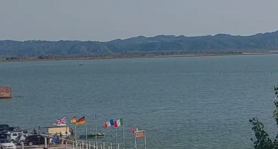 Pas disa orësh kërkimi, 15-vjeçari gjendet i pa jetë në Lagunën e Patokut