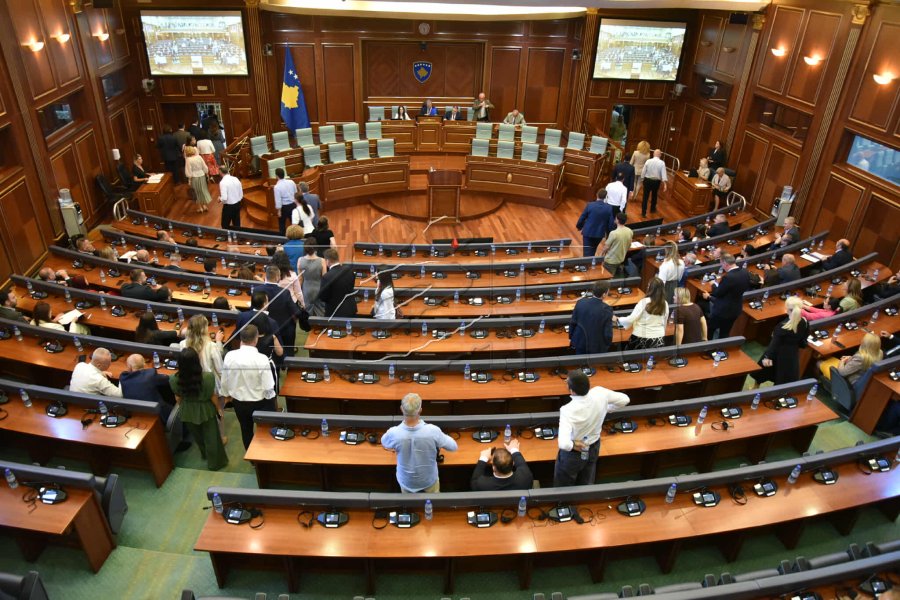 Kushtetuesja vendos masë të përkohshme për seancën konstituive