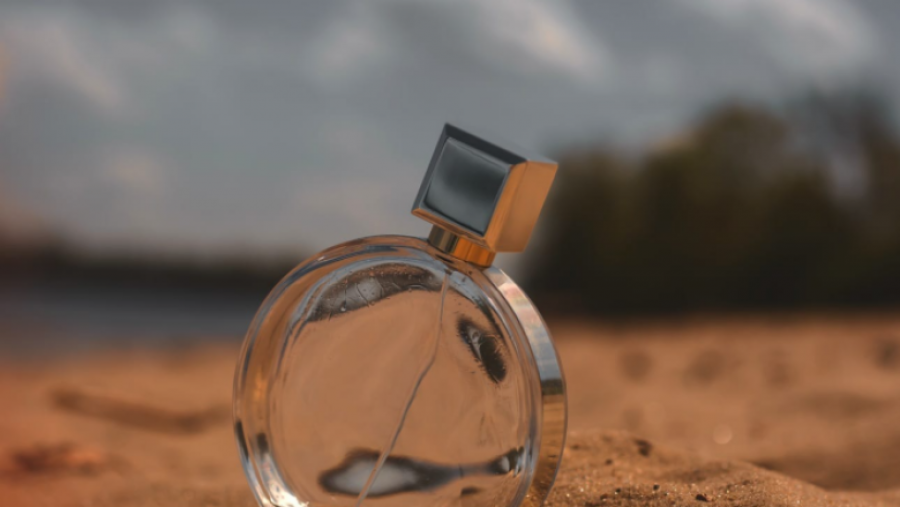A duhet të vendosni parfum në verë?