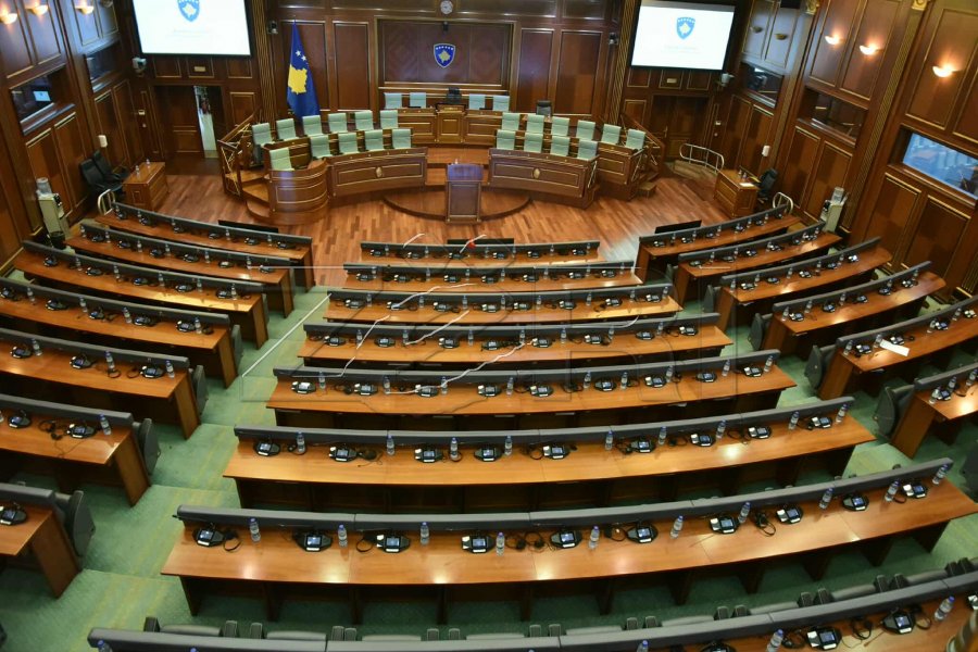Deputetët do të mblidhen për flladi, a do të konstituohet sonte Kuvendi?