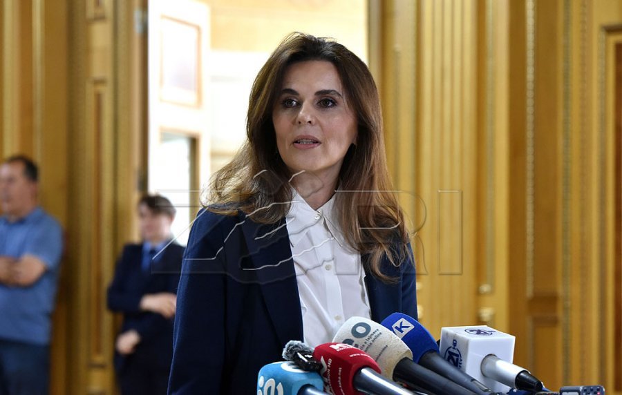 Çitaku para seancës: Institucionet janë peng i Kurtit, zhbllokimi i situatës në dorën e tij