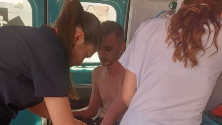 Një zjarrfikës pësoi lëndime gjatë përpjekjeve për ta shuar zjarrin në Ferizaj