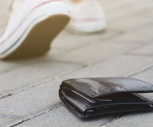 Gjeti kuletën me para, por nuk e raportoi, polica e gjen dhe arreston