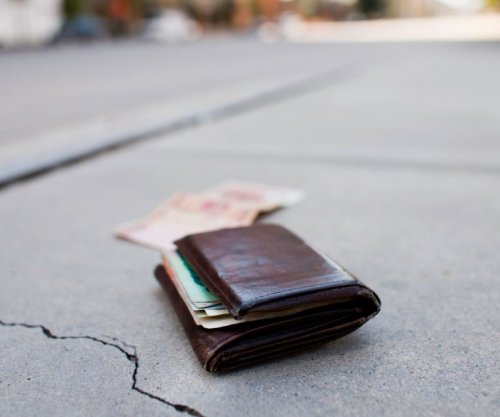 Gruaja nga Ferizaj gjen një kuletë dhe e dorëzon në Polici