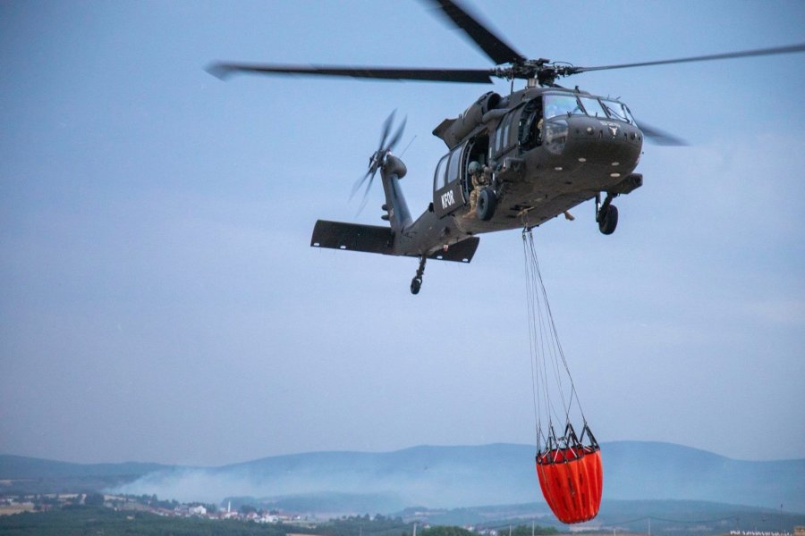 KFOR-i me helikopterë ndihmon në shuarjen e zjarreve në Kosovë
