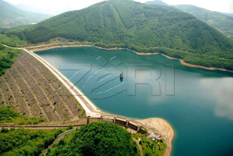 Asnjë shenjë në liqenin e Ujmanit, ndërsa Qeveria ftonte qytetarët të bënin pushime atje