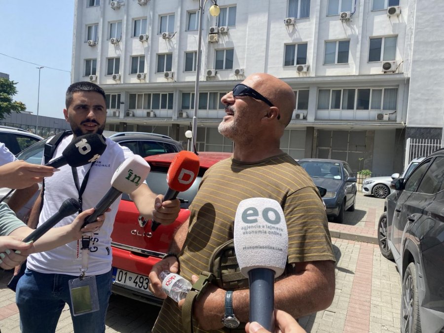 Veterani i UÇK-së dorëzon kallëzim penal ndaj deputetes Fitore Pacolli: Jam çlirimtar, nuk jam kriminel