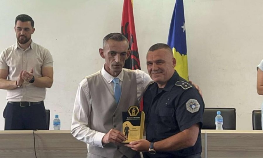 Zveçani shpall qytetar nderi Veton Elshanin