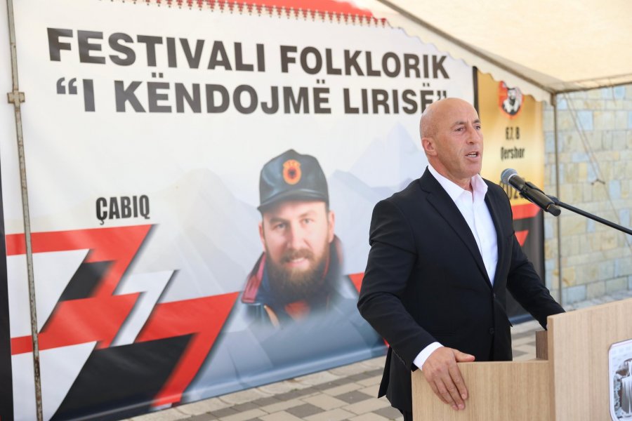 Ramush Haradinaj merr pjesë në festivalin “I këndojmë lirisë”, kushtuar Mujë Krasnqit