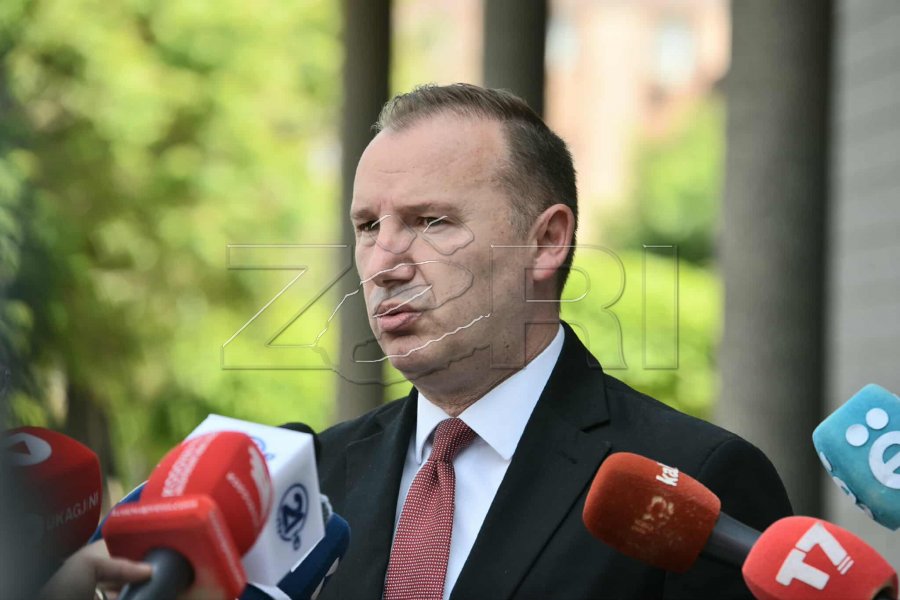 Zemaj përfshihet në një incident me një qytetar teksa po intervistohej nga gazetari
