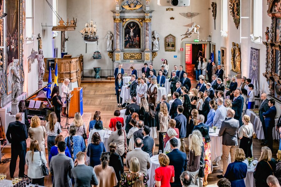Ambasada kosovare në Suedi e festoi 12 Qershorin me këngë e ekspozitë