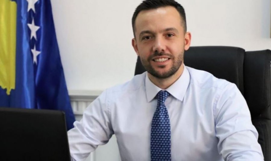 Arian Tahiri e uron Faton Pecin për fitore në Mitrovicë të Jugut