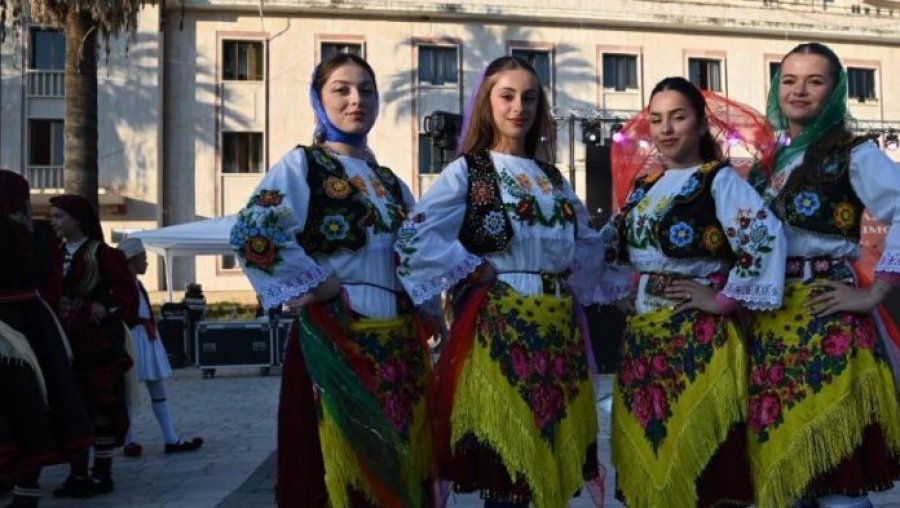 Grupi i Hasit shpallet më i miri i Festivalit Folklorik Tipologjik Kombëtar të Valles Burimore