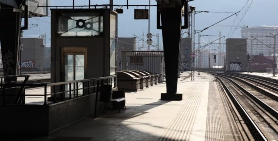 Shkupi nënshkruan marrëveshje me BERZH-in për ndërtimin e kalimit të përbashkët hekurudhor me Serbinë