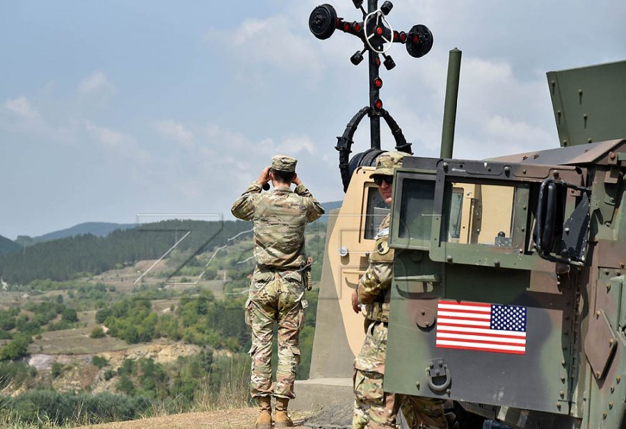 Ushtarët amerikanë patrullojnë përgjatë kufijve në veri të Kosovës