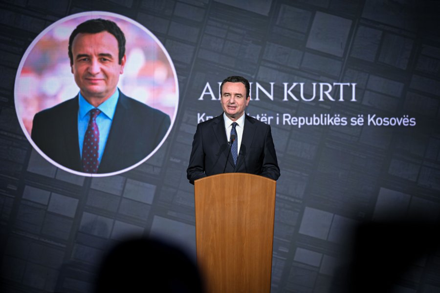 Kurti mori pjesë në promovimin e librit “Një kosovar si Radomiri - Radomir Dimiq, përmbledhje shkrimesh”